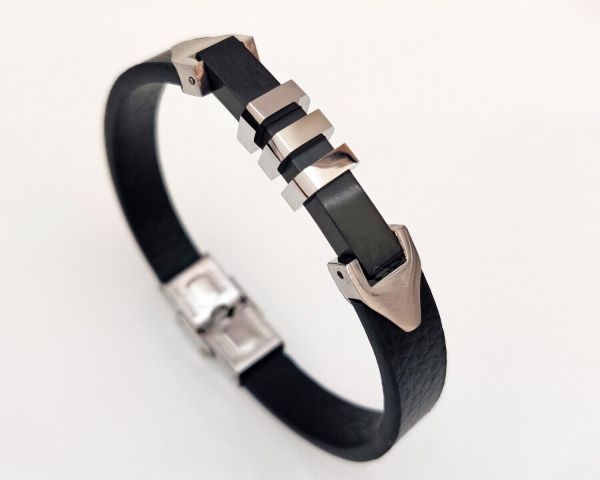 Genuine leather bracelet