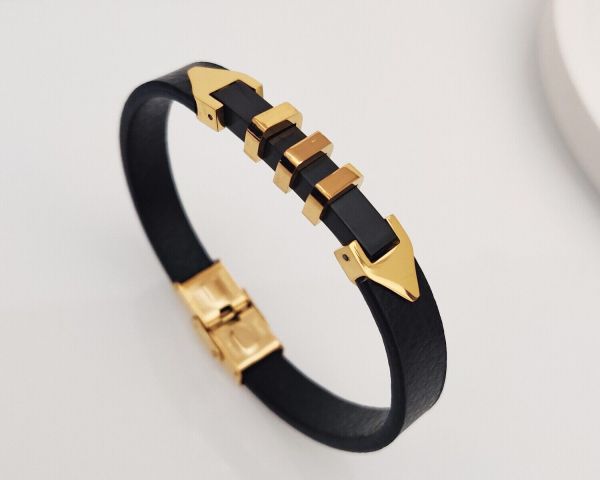 Genuine leather bracelet