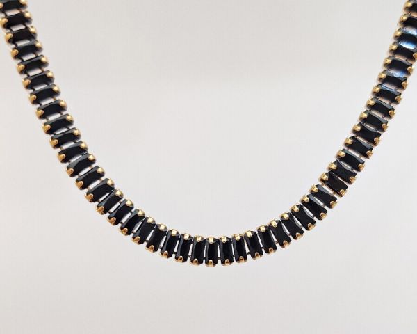 Necklace with zircons