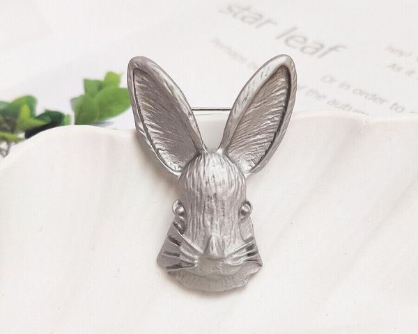 Brooch Bunny