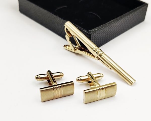 Set: tie clip, cufflinks, case