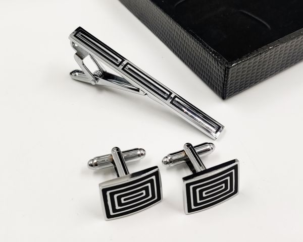 Set: tie clip, cufflinks, case