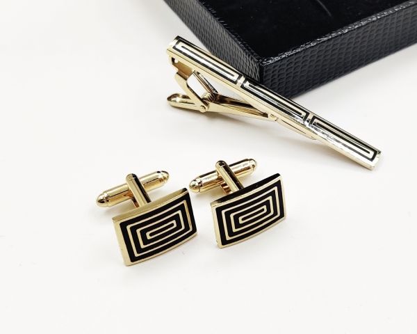 Set: tie clip, cufflinks, case