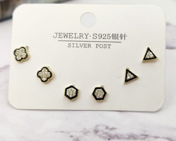 Set of earrings