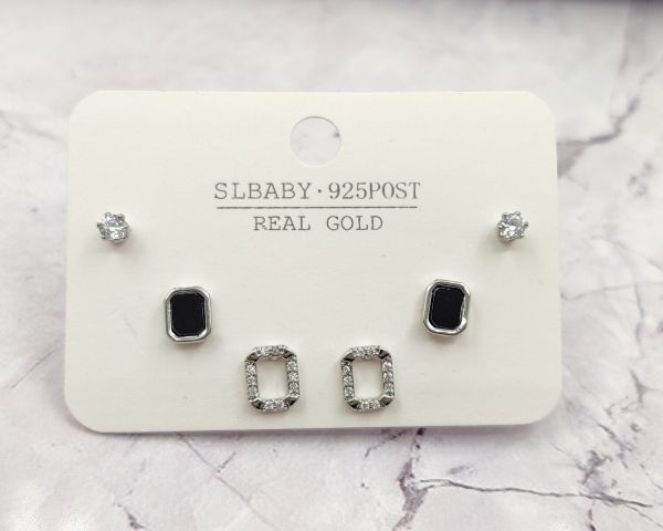 Set of earrings