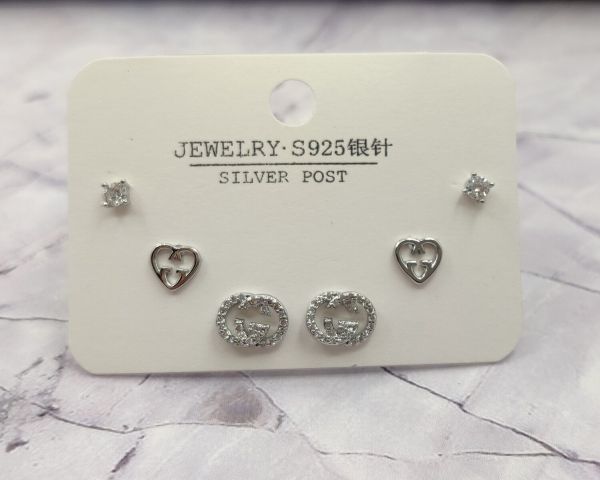 Set of earrings