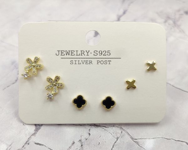 Set of earrings