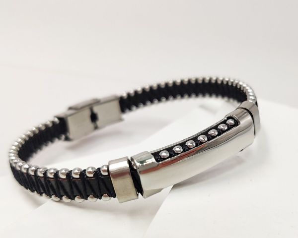 Genuine leather bracelet