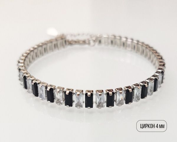 Bracelet with zircons