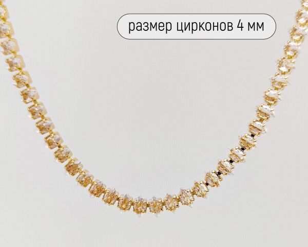 Necklace with zircons