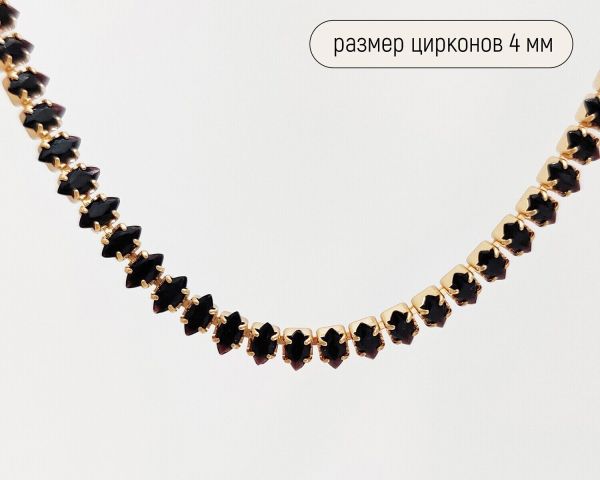 Necklace with zircons