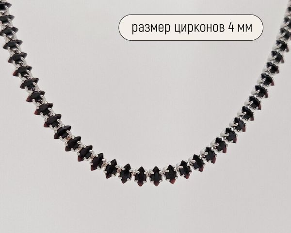 Necklace with zircons