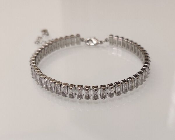 Bracelet with zircons