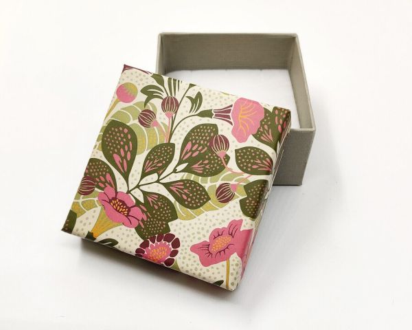 Gift box, Bindweed